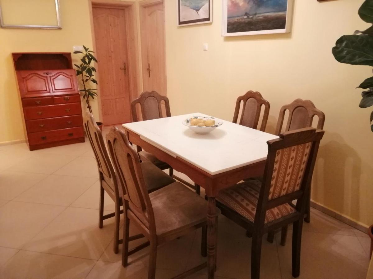 Vizaknai Apartmanhaz Székesfehérvár Exterior foto